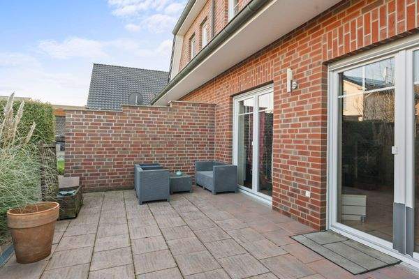 26 m² Terrasse begehbar von Wohnzimmer und Garage