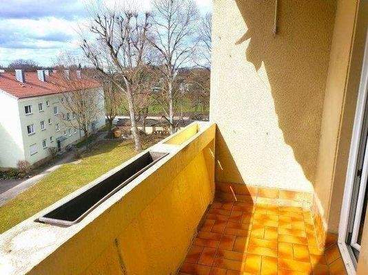 Großer überdachter Balkon/Loggia 