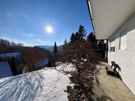 Terrasse und Garten mit Aussicht