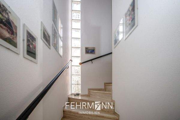 Treppe ins Obergeschoss