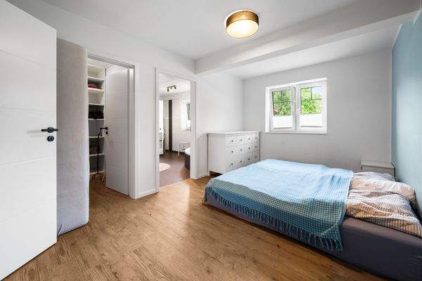 Elternschlafzimmer mit Ankleide und Vollbad