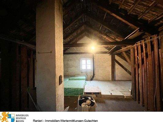 1. Obergeschoss-re. - Ausbaureserve Dachboden