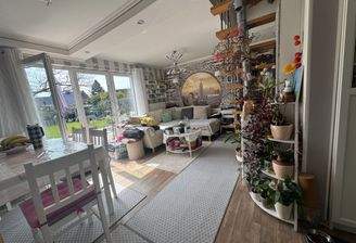 Wohn-/Esszimmer mit Ausgang zur Gartenterrasse
