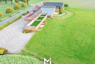 Schießstand, Kegelbahnen, Parkplätze, Pferdekoppel