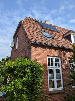 Hausecke Solarthermie Strassenseite Südwesten.jpg