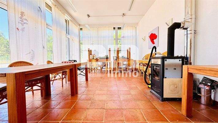 EG Hauptraum / Gastraum groß / Zugang Terrasse 1