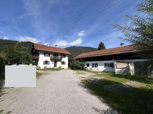 Bestandsobjekt und Nebengebäude