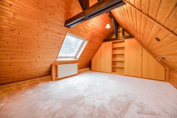 Ausgebauter Dachboden mit Blick in den Garten