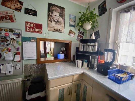 Küche m Durchreiche