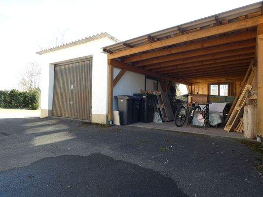 Garage/Carport