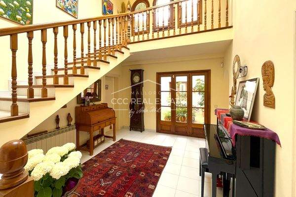 Treppe ins Obergeschoss