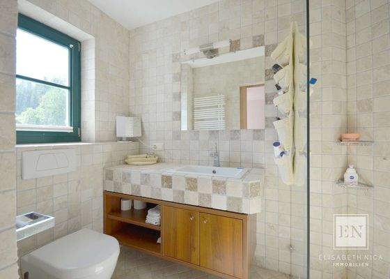 Bad mit Dusche Souterrain