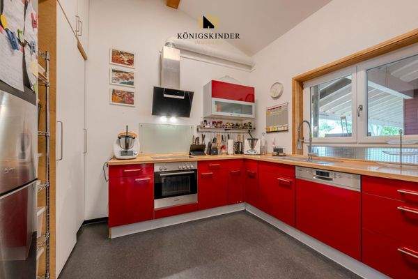 Viel Platz für kulinarische Ideen – helle, geräumige Küche mit direktem Essbereich-Anschluss. 5 - Bad Urach - 23-07-2025 - 58