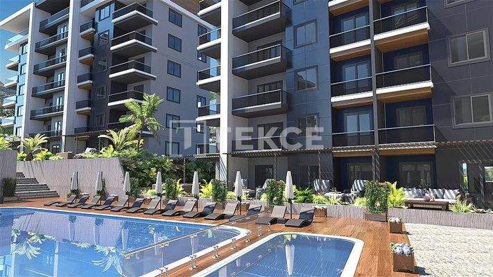 Flats with a Shared Pool Close to Social Amenities in Alanya