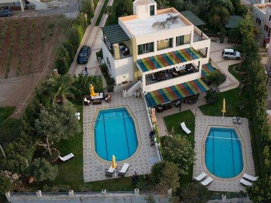 Kreta, Roussospiti: Einzigartige Villa mit separatem Apartment auf großem Grundstück mit Pool zu verkaufen