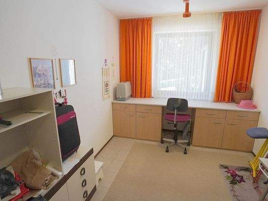 Kinder- und oder Arbeitszimmer im EG