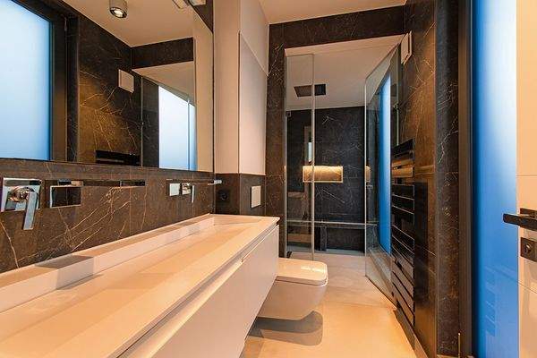 En-Suite-Duschbad mit Dampfsaunafunktion