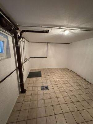 Hauswirtschaftsraum, Hausanschlüsse (Keller)