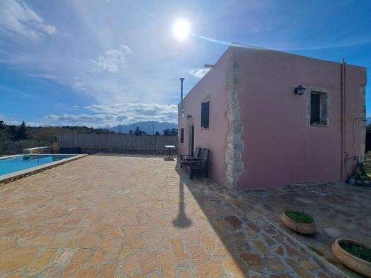Kreta – Charmantes, 200 Jahre altes Steinhaus mit Pool, Garten und Bergblick zu verkaufen