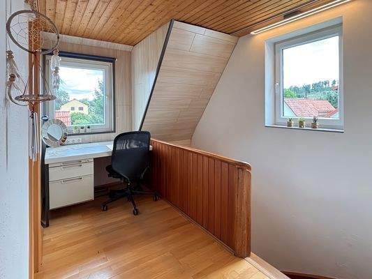 DG - Flur mit Homeofficebereich