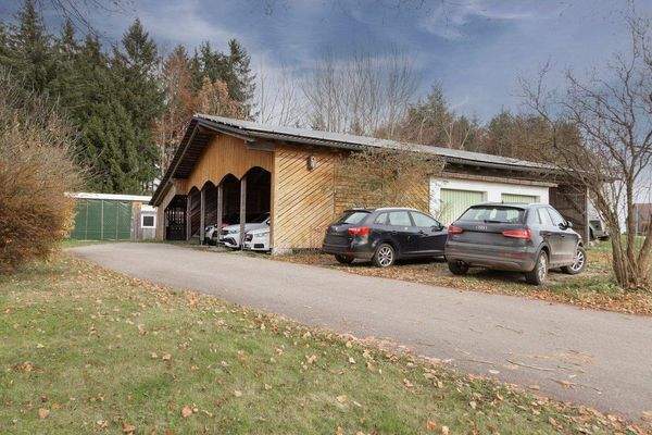 Carport und Garagen