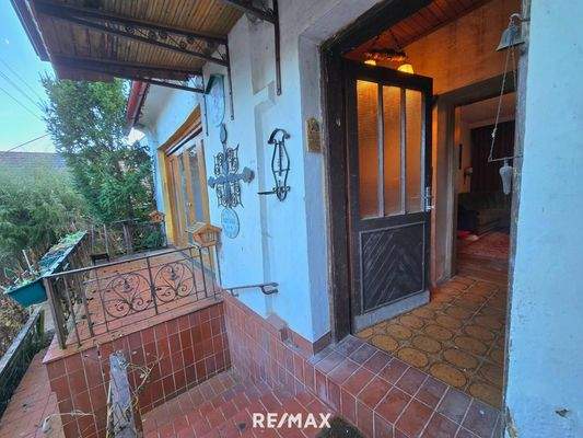 Eingang mit Terrasse