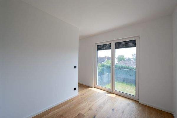 Schlafzimmer 1 - Ankleide (OG)