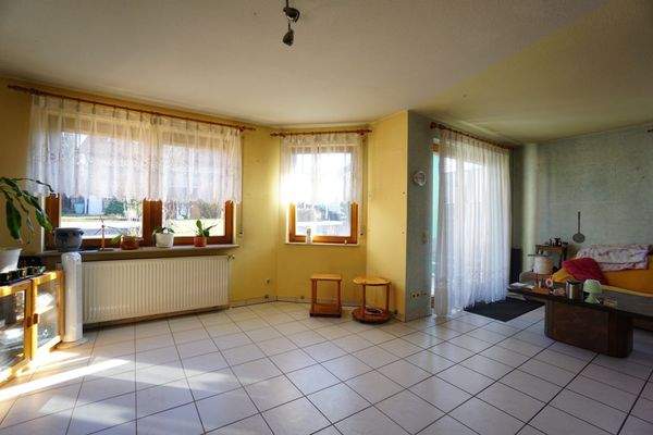 Geräumiges Wohnzimmer