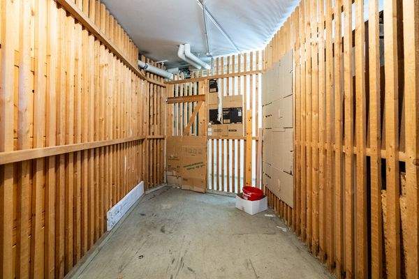 Kellerabteil mit Stromanschluss