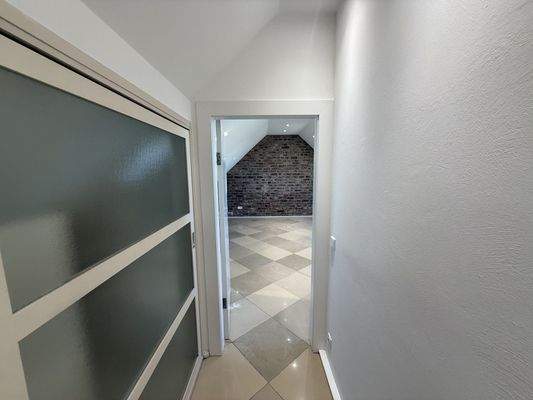  mit maßgefertigten Einbauschränken