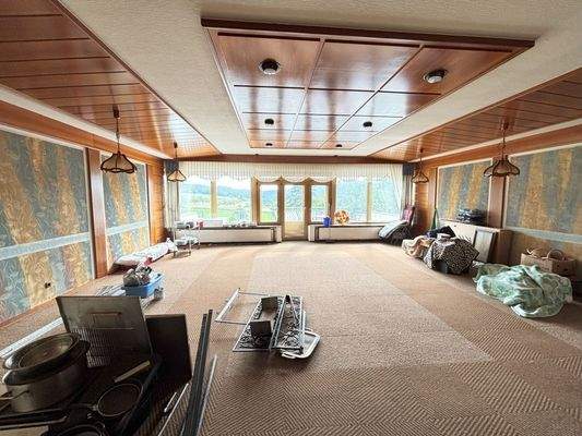 Gästesaal mit großer Terrasse.jpg