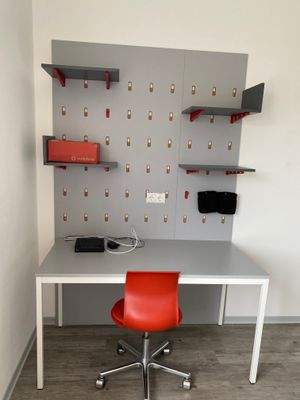 225 Schreibtisch.jpg