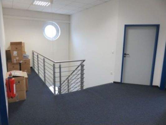 Flur im Bürotrakt.jpg