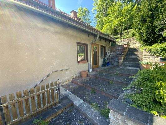 Seitenansicht und Zugang Keller