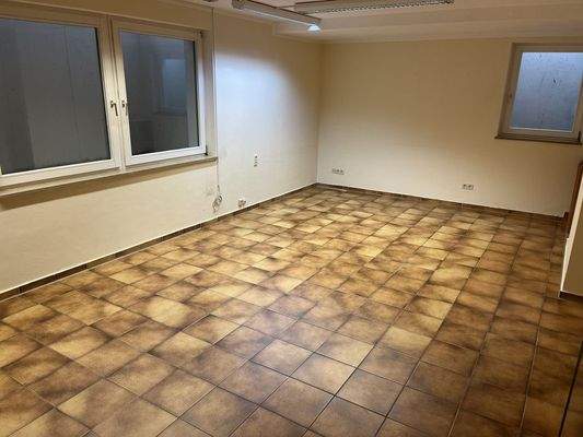 Wohnraum Keller seitlich