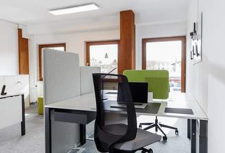 eigener Arbeitsplatz im Büro