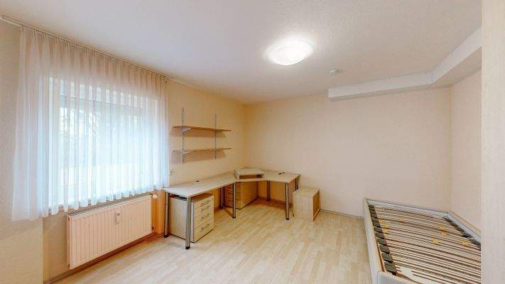 Schlafzimmer/Büro im EG