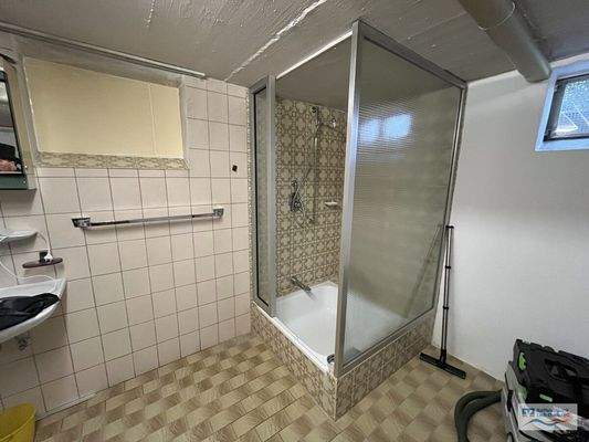 Dusche im Keller