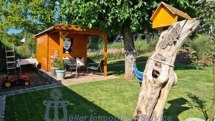 Foto 12_überdachter Freisitz - Gartenhaus.JPG