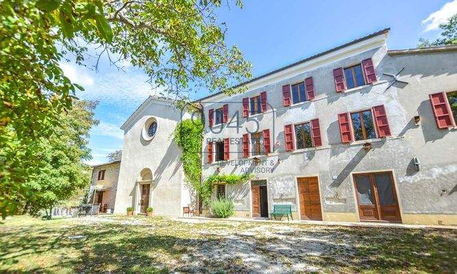 Charmantes Anwesen mit Panoramablick in den Marken