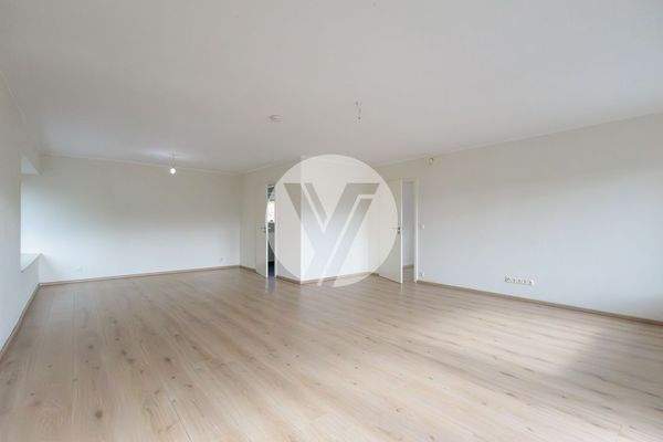 Wohn-/ Esszimmer (2) OG