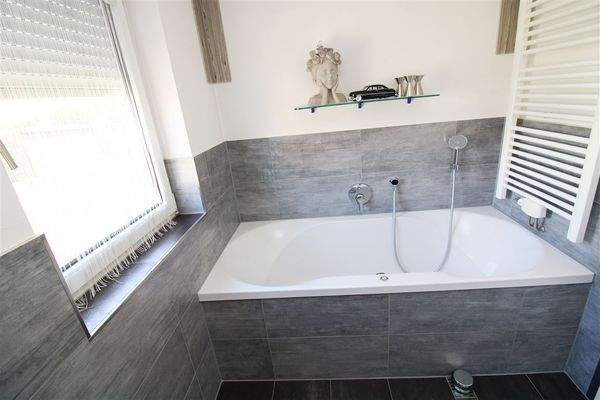Badewanne Bad OG