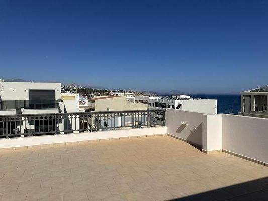 Kreta, Rethymno: 4-Zimmer-Apartment mit Meerblick und Dachterrasse zu verkaufen