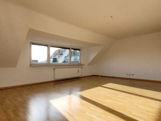 großzügiges Wohnzimmer