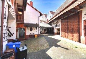 Innenhof mit Scheune+Terrasse