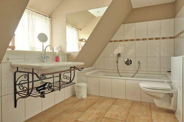 Vollbad im Dachgeschoss