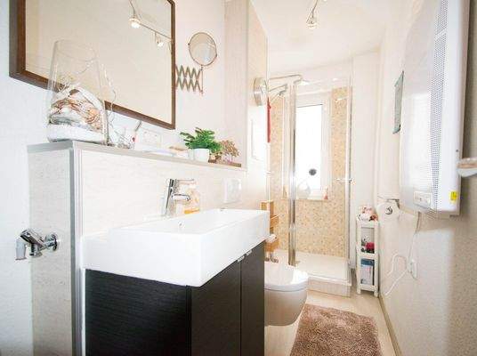 Badezimmer mit Dusche