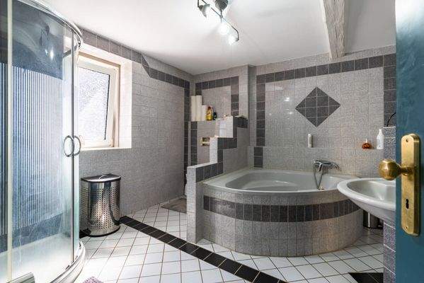 IMAXX_Bad Nauheim_Badezimmer Vorderhaus