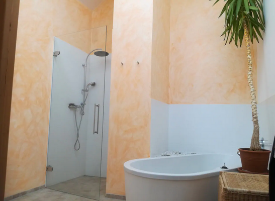 Badezimmer mit Dusche