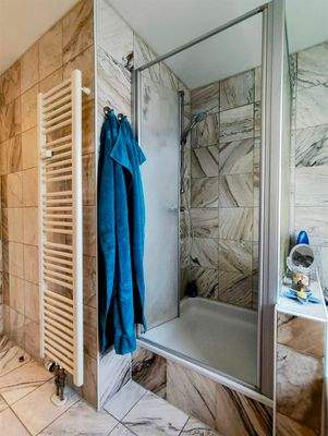 ... mit Dusche...